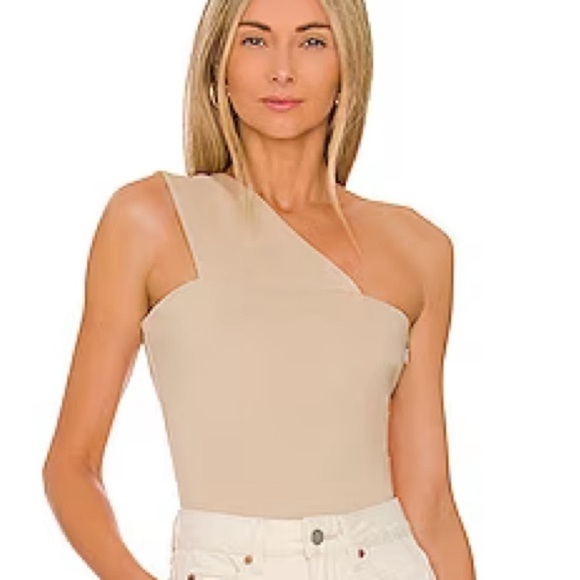 Rockie One Shoulder Bodysuit
superdown - Picture 2 of 3